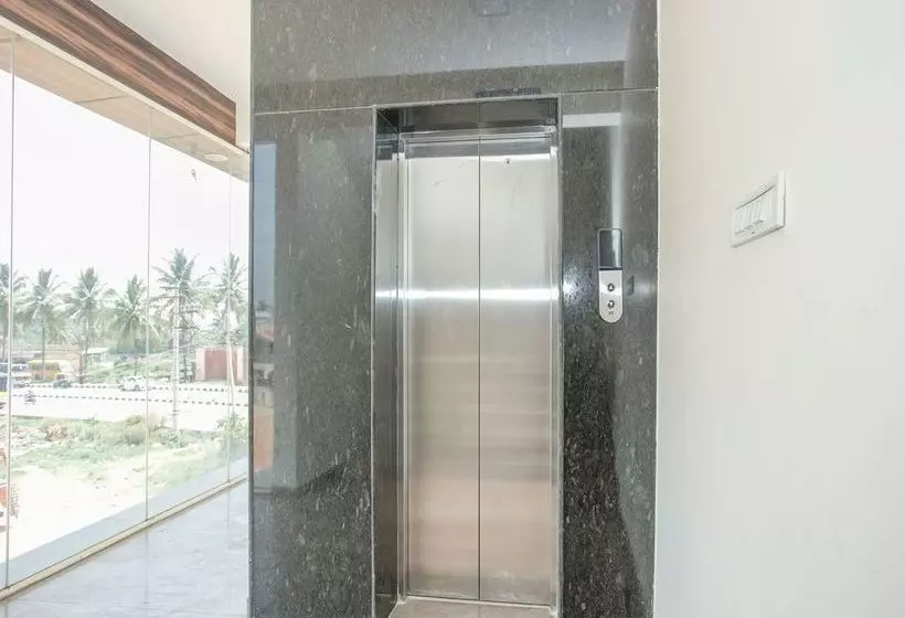 Hotelli Oyo 13745 Cmn Stay