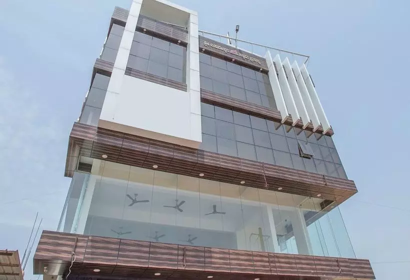 Hotelli Oyo 13745 Cmn Stay