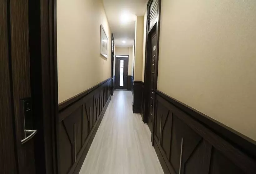 ホテル Reddoorz Near Taman Bekapai