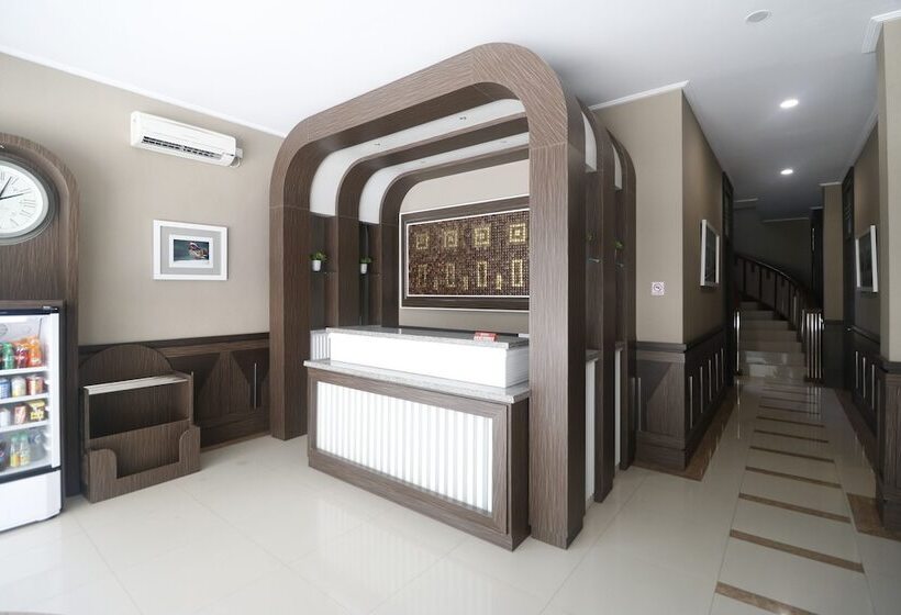 Отель Reddoorz Near Taman Bekapai