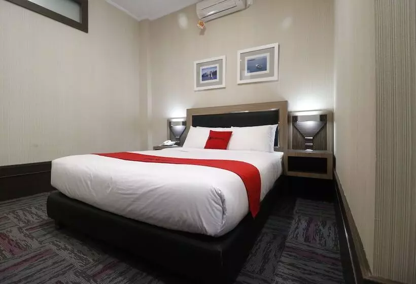 ホテル Reddoorz Near Taman Bekapai