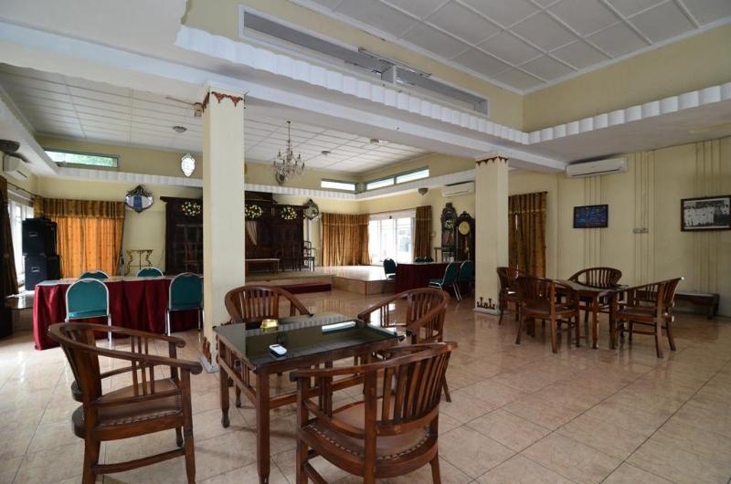 فندق Reddoorz Plus @ Laweyan