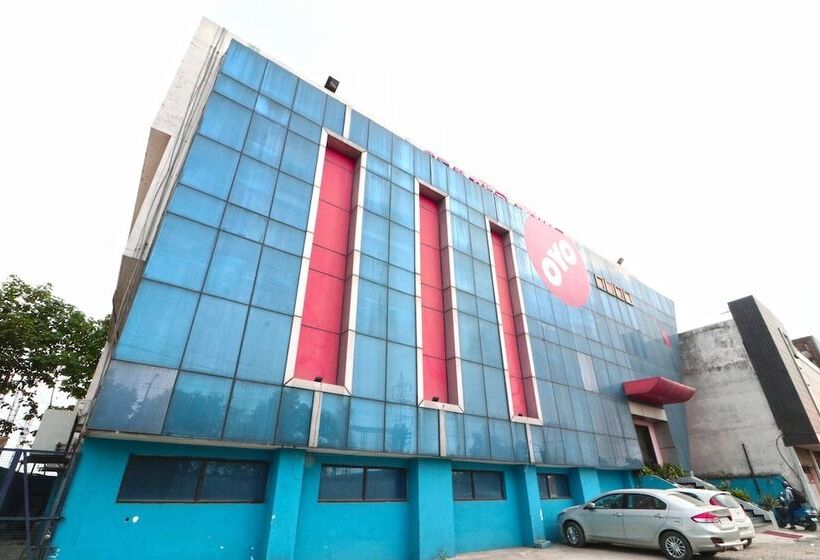 Oyo 4754 Hotel Center Point