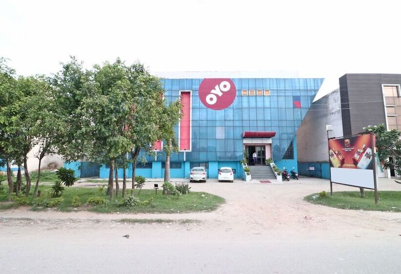 Oyo 4754 Hotel Center Point