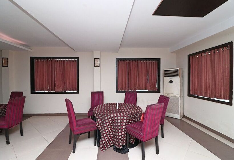 Oyo 4754 Hotel Center Point