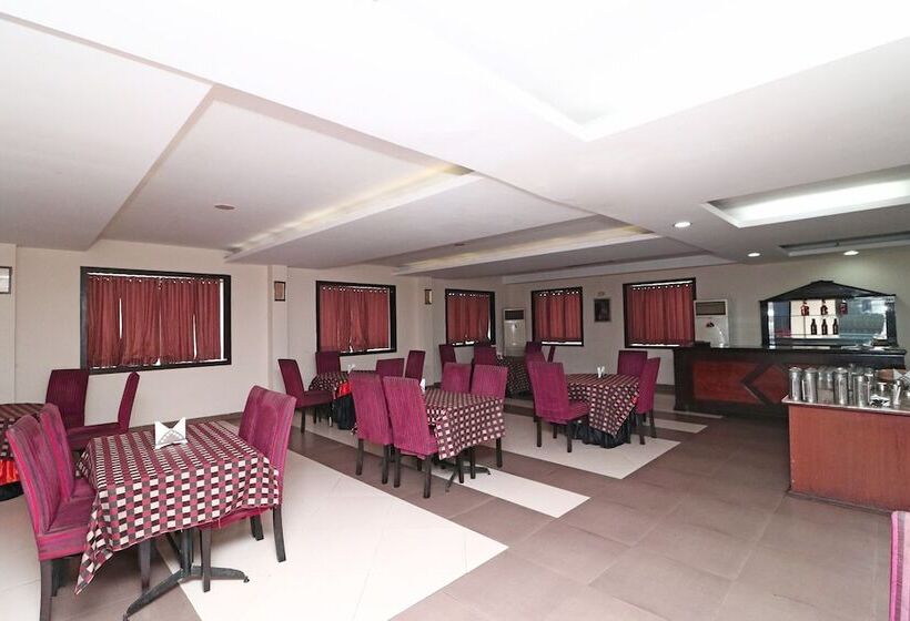 Oyo 4754 Hotel Center Point