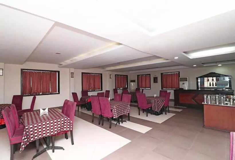 Oyo 4754 Hotel Center Point