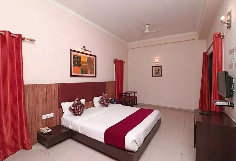 Oyo 4754 Hotel Center Point