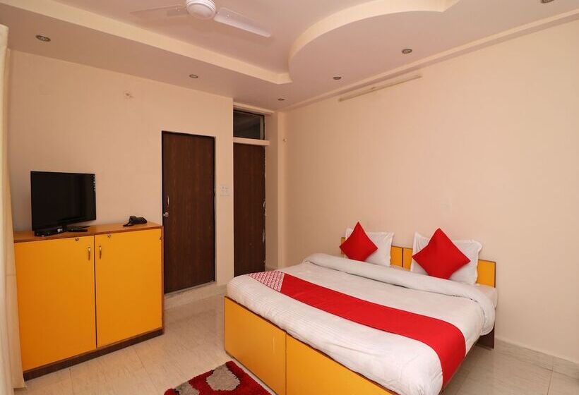 بنسيون Oyo 13884 Holiday Homes