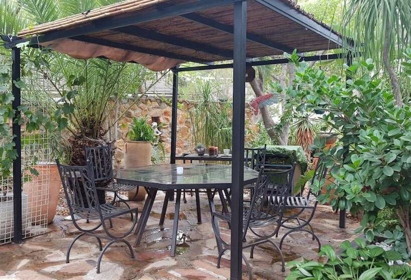 تختخواب و صبحانه Green House Bnb    Swiss German