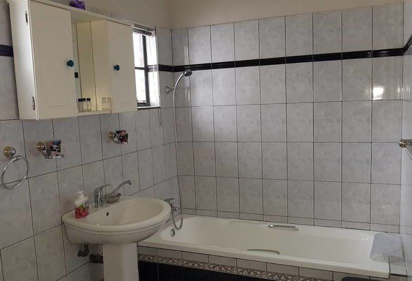 تختخواب و صبحانه Green House Bnb    Swiss German