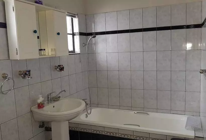 تختخواب و صبحانه Green House Bnb    Swiss German