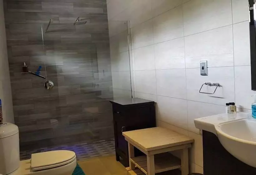 تختخواب و صبحانه Green House Bnb    Swiss German