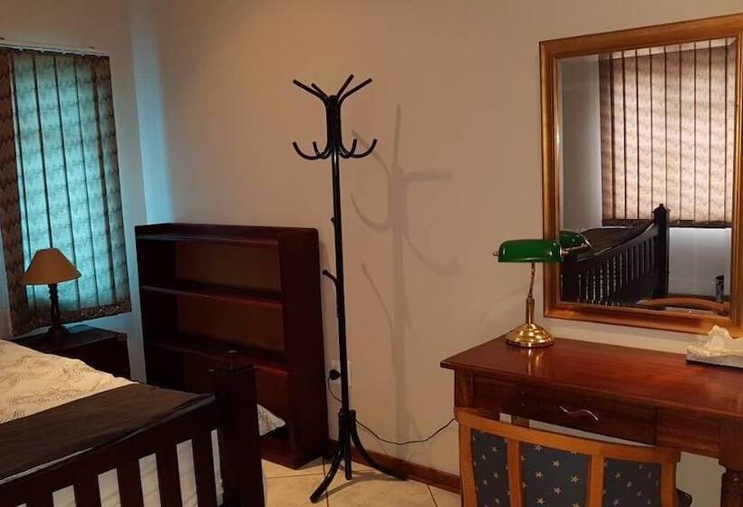 تختخواب و صبحانه Green House Bnb    Swiss German