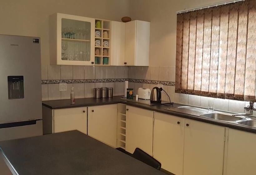 تختخواب و صبحانه Green House Bnb    Swiss German