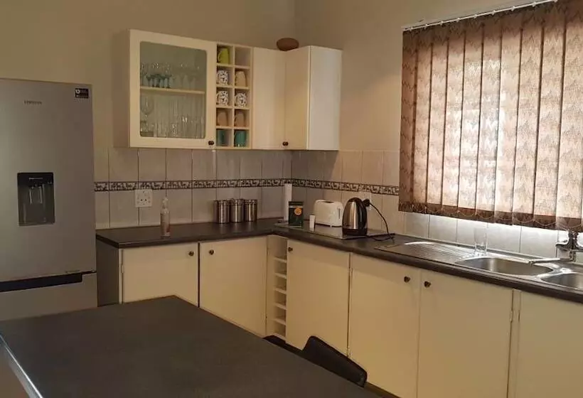 تختخواب و صبحانه Green House Bnb    Swiss German