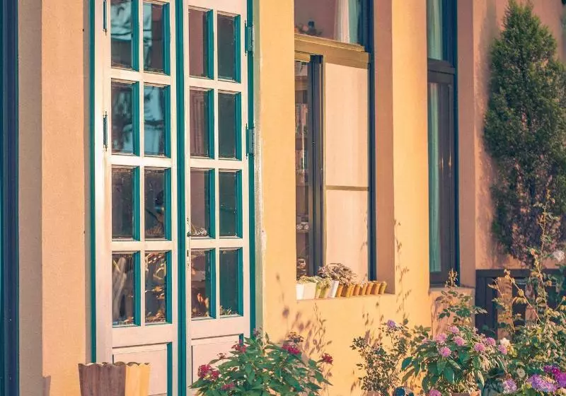 تختخواب و صبحانه Sunday Home