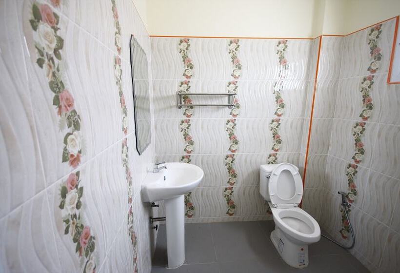 Отель Chalerm Lak Mansion