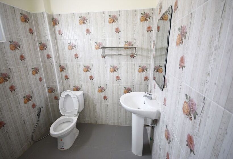 Отель Chalerm Lak Mansion