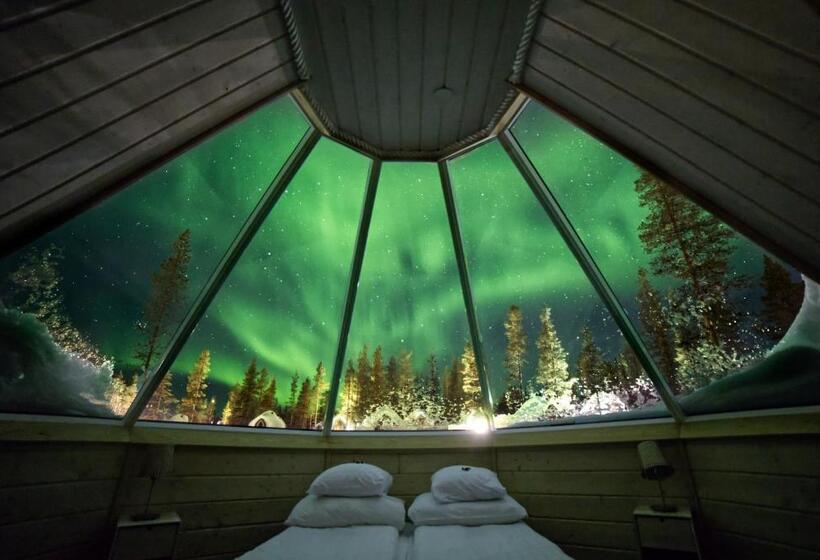 Отель Northern Lights Village Pyhä