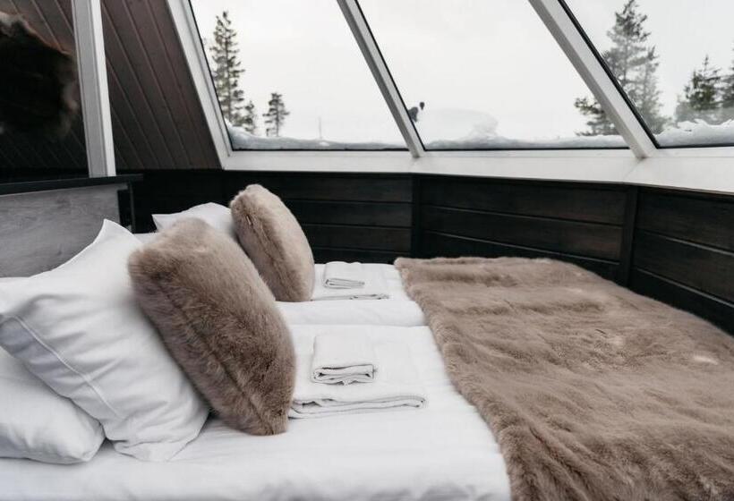 Отель Northern Lights Village Pyhä