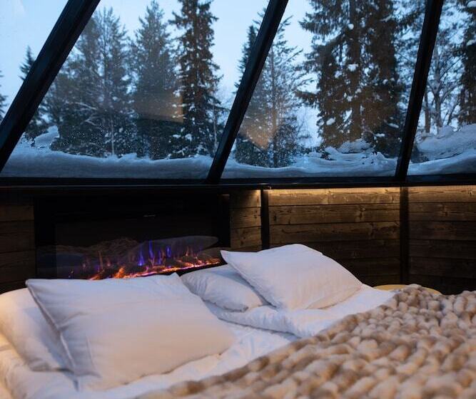 Отель Northern Lights Village Pyhä