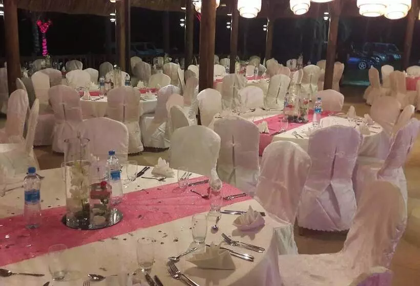 هتل Sunset Reef Resort & Spa