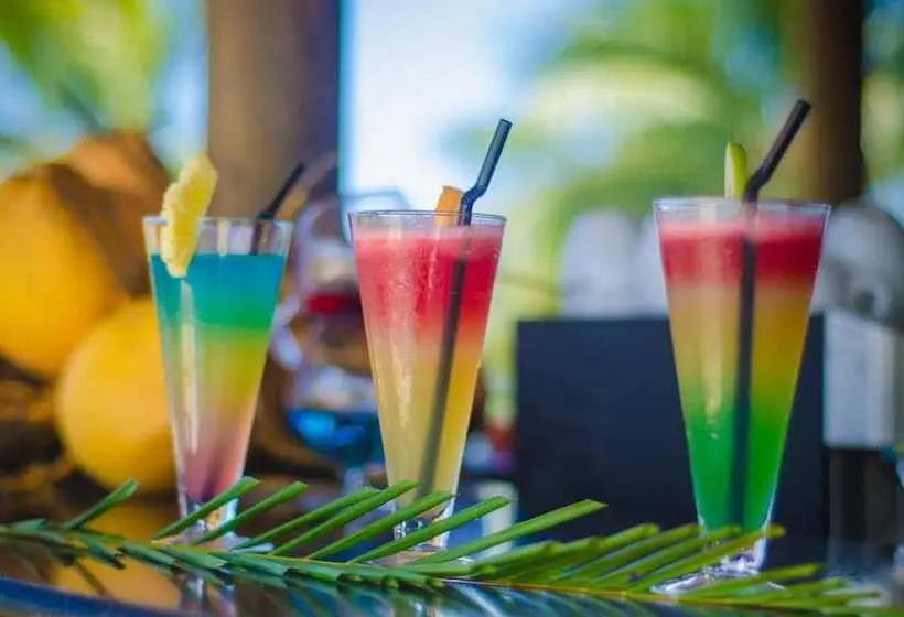 هتل Sunset Reef Resort & Spa