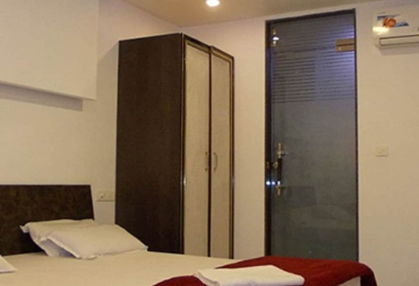 Отель Uttaranchal Tourist Guest House