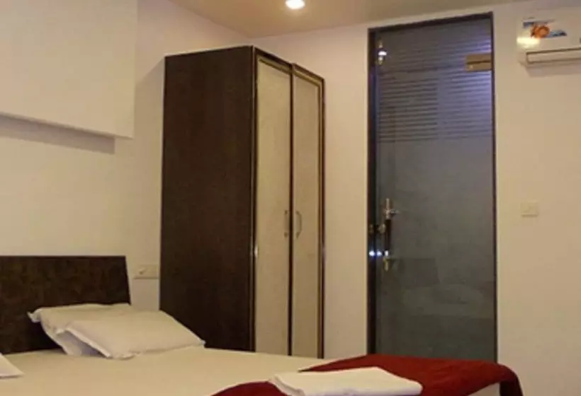 ホテル Uttaranchal Tourist Guest House