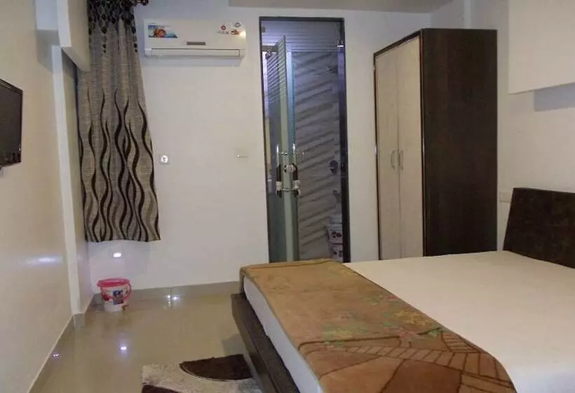ホテル Uttaranchal Tourist Guest House