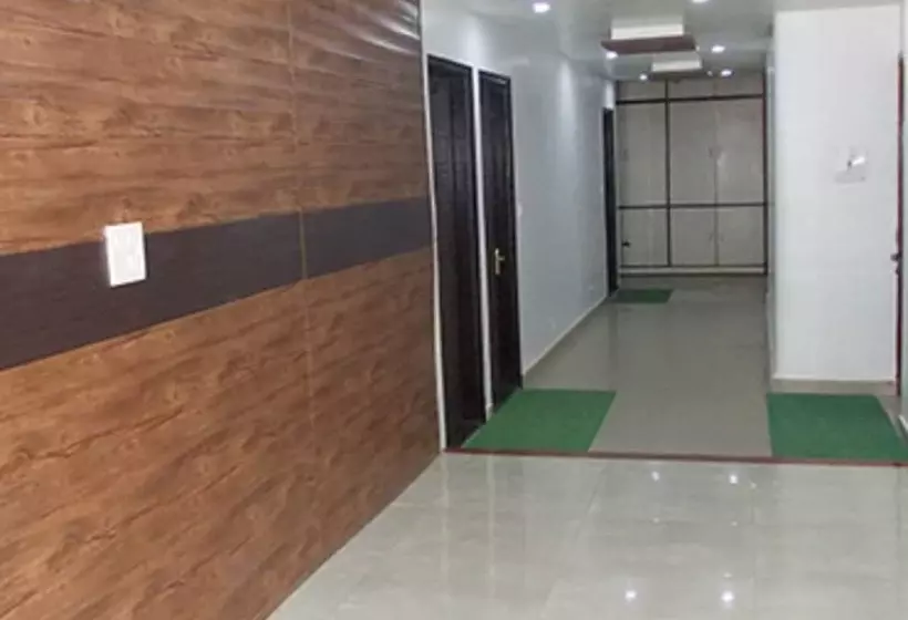 ホテル Uttaranchal Tourist Guest House