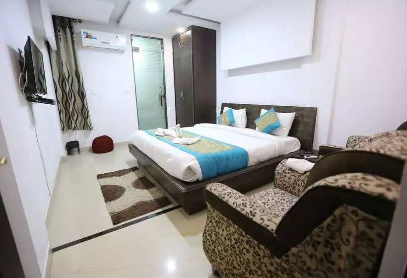 ホテル Uttaranchal Tourist Guest House