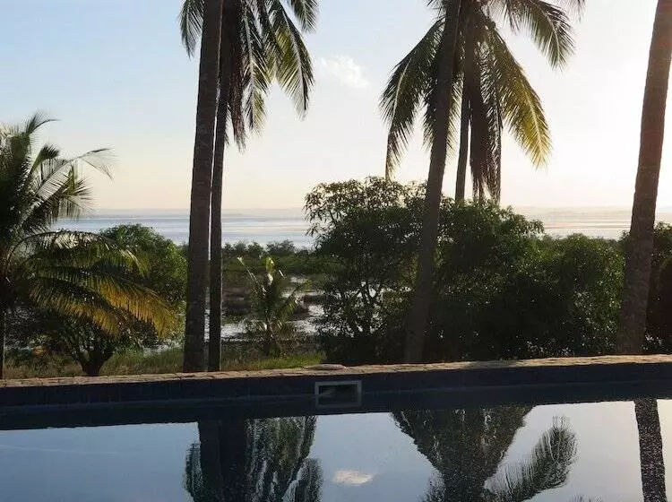 هتل Vertigo Lodge De Estaurio