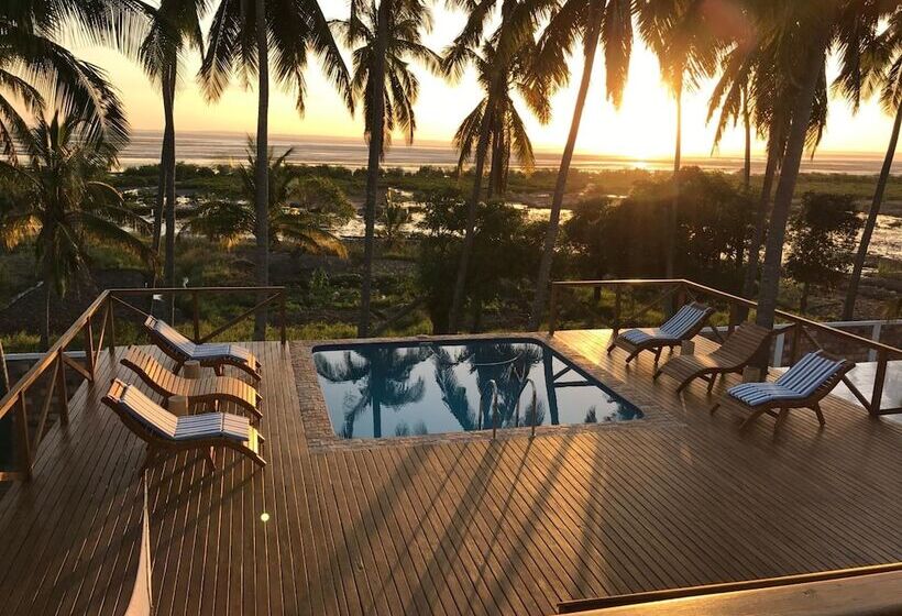 هتل Vertigo Lodge De Estaurio