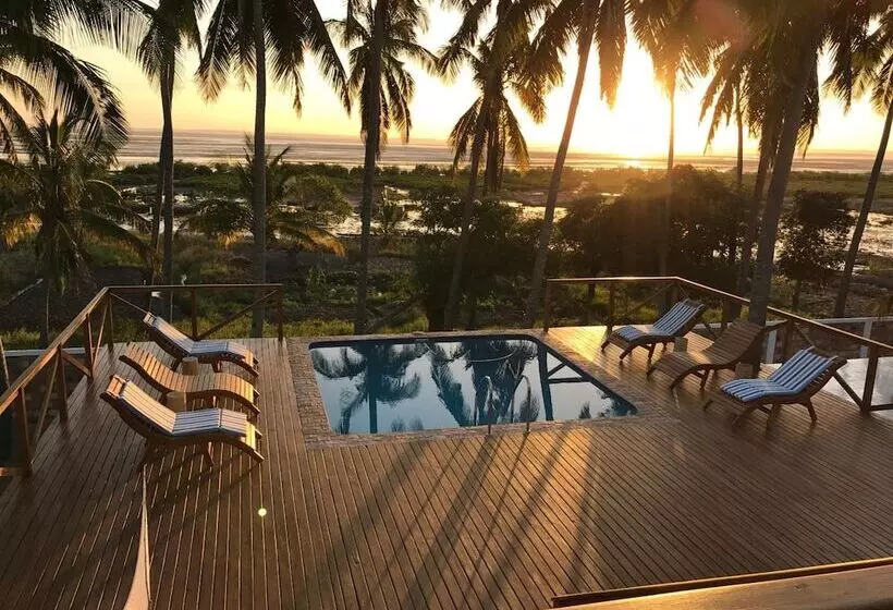 هتل Vertigo Lodge De Estaurio