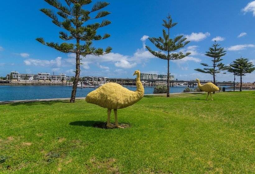 Port Adelaide Harbourside Home