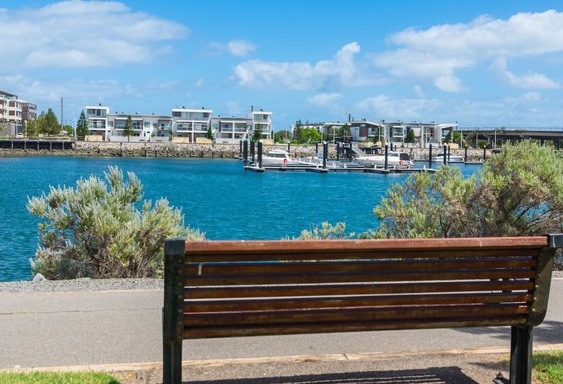 Port Adelaide Harbourside Home