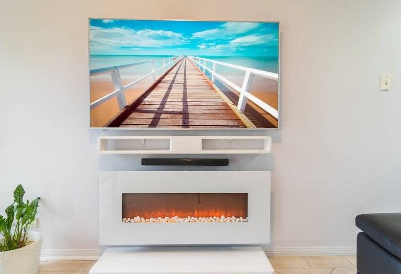 Port Adelaide Harbourside Home