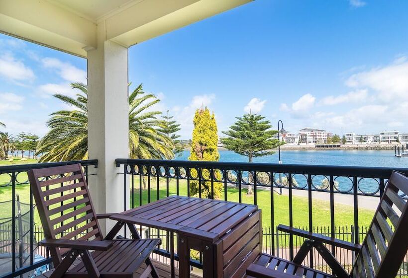 Port Adelaide Harbourside Home