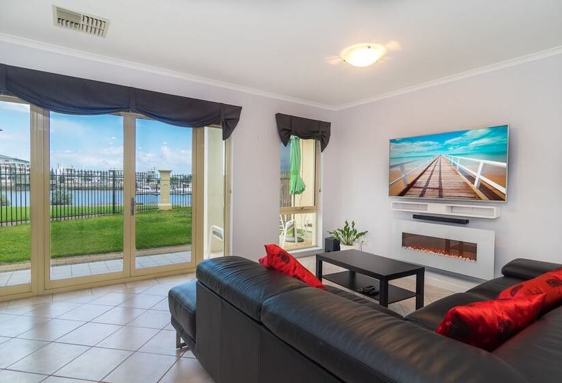 Port Adelaide Harbourside Home