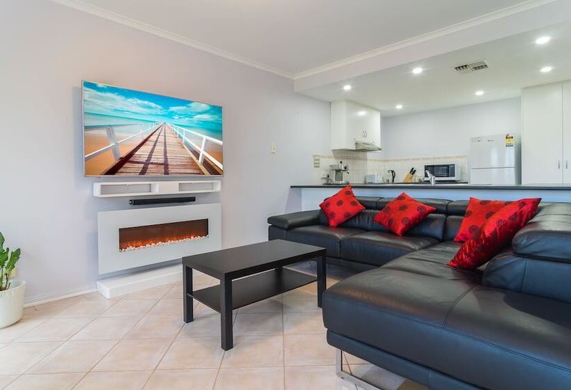 Port Adelaide Harbourside Home