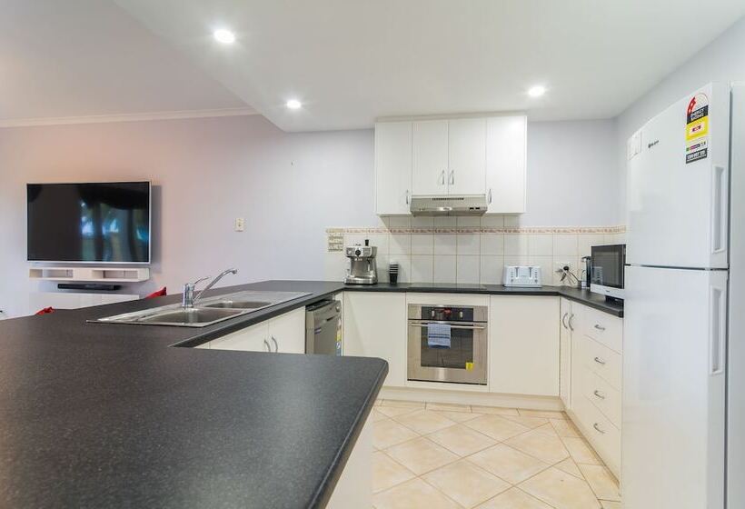 Port Adelaide Harbourside Home