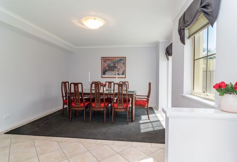 Port Adelaide Harbourside Home