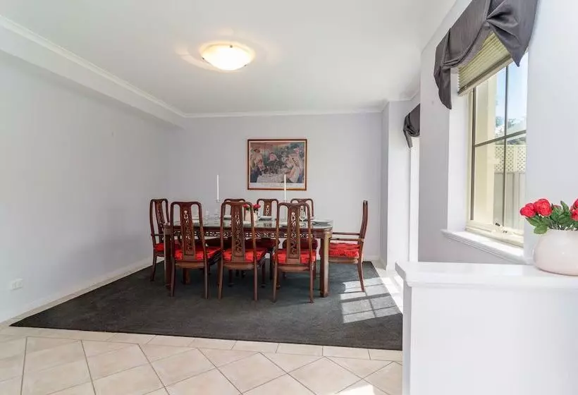 Port Adelaide Harbourside Home