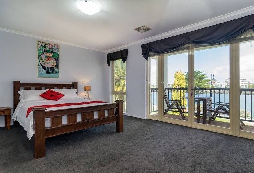 Port Adelaide Harbourside Home
