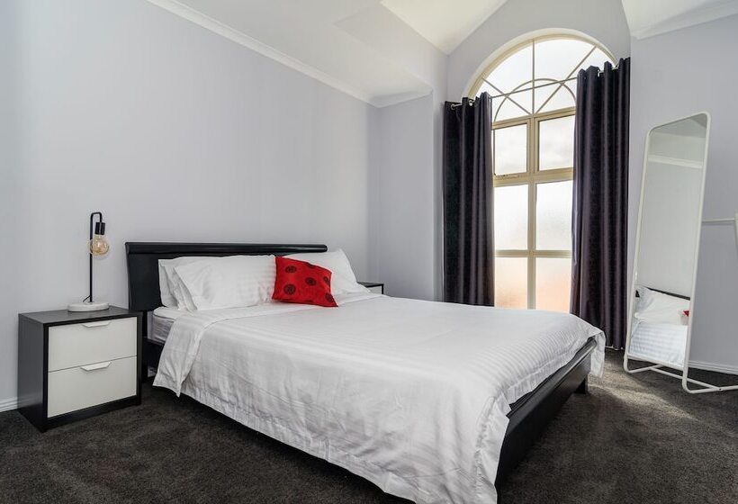 Port Adelaide Harbourside Home