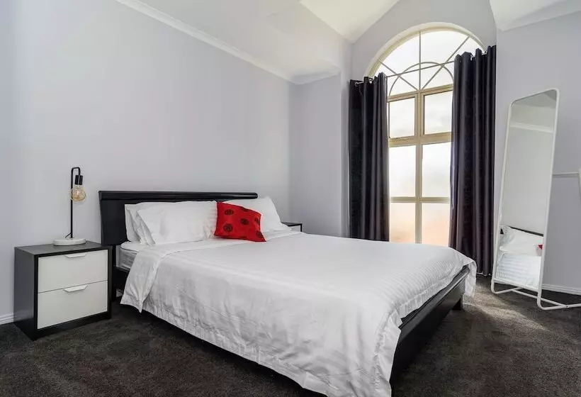 Port Adelaide Harbourside Home