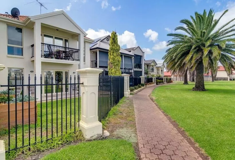 Port Adelaide Harbourside Home