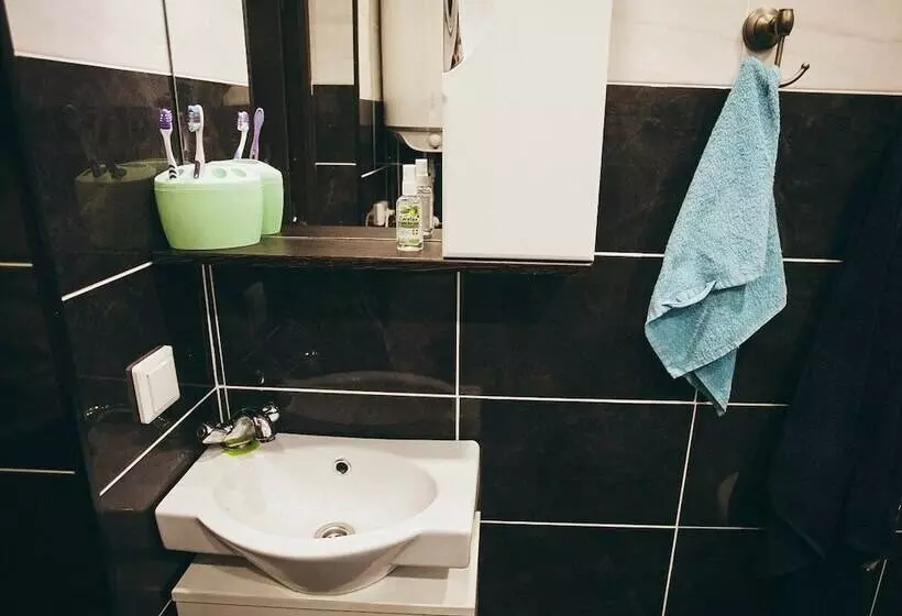 Anchor Park Capsule Hostel